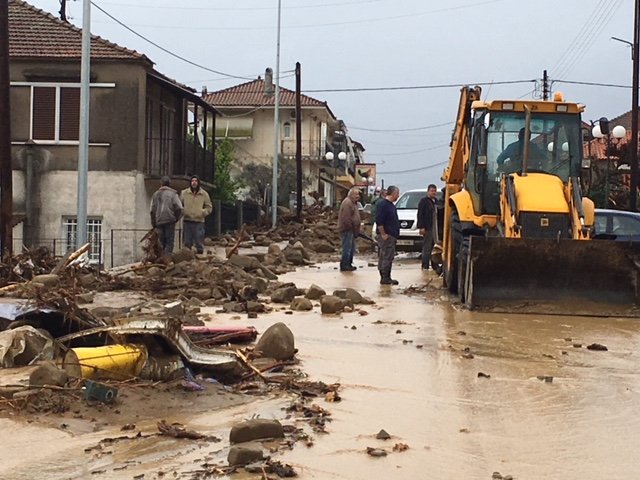 Σάρωσε η κακοκαιρία τη Δυτική Ελλάδα -Πλημμύρισαν σπίτια, φούσκωσαν ποτάμια, έσπασαν δρόμοι [εικόνες & βίντεο] | iefimerida.gr 13