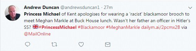 Σάλος με την καρφίτσα της δούκισσας του Κεντ -Μαύρο κεφάλι, αιχμή για τη Μέγκαν Μαρκλ [εικόνες] | iefimerida.gr 4