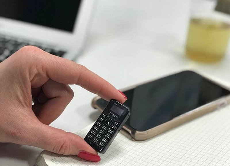 Το μικρότερο κινητό στο κόσμο έχει μέγεθος αντίχειρα και ζυγίζει 13 γραμμάρια! [βίντεο] | iefimerida.gr 0