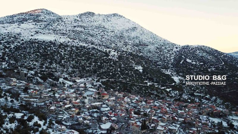 «Κολοκοτρωνίτσι»: Χιονισμένο το γραφικό χωριουδάκι του... Πώποτα και της Χαράς [εικόνες & βίντεο] | iefimerida.gr 0