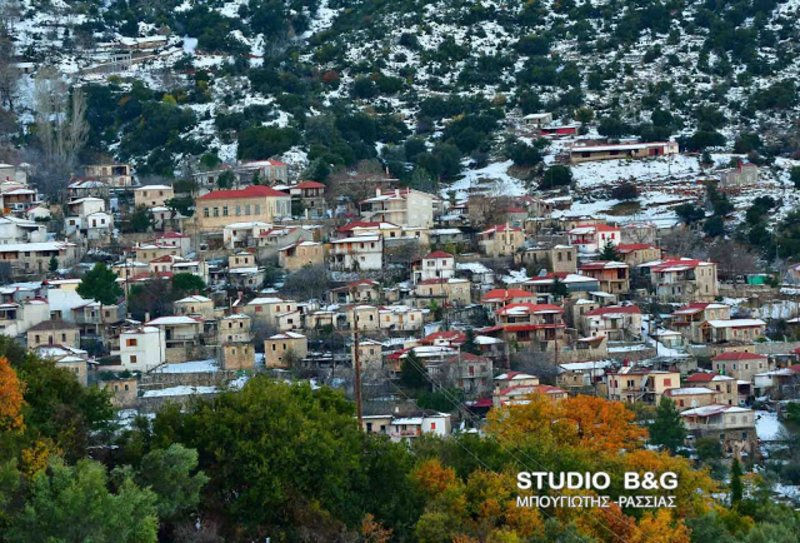 «Κολοκοτρωνίτσι»: Χιονισμένο το γραφικό χωριουδάκι του... Πώποτα και της Χαράς [εικόνες & βίντεο] | iefimerida.gr 1