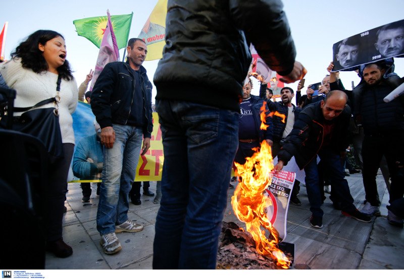 Πορεία Κούρδων στο κέντρο της Αθήνας -«Ερντογάν δικτάτορα», φώναζαν [εικόνες] | iefimerida.gr 0