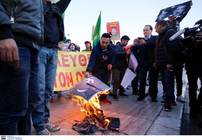 Πορεία Κούρδων στο κέντρο της Αθήνας -«Ερντογάν δικτάτορα», φώναζαν [εικόνες] | iefimerida.gr 1