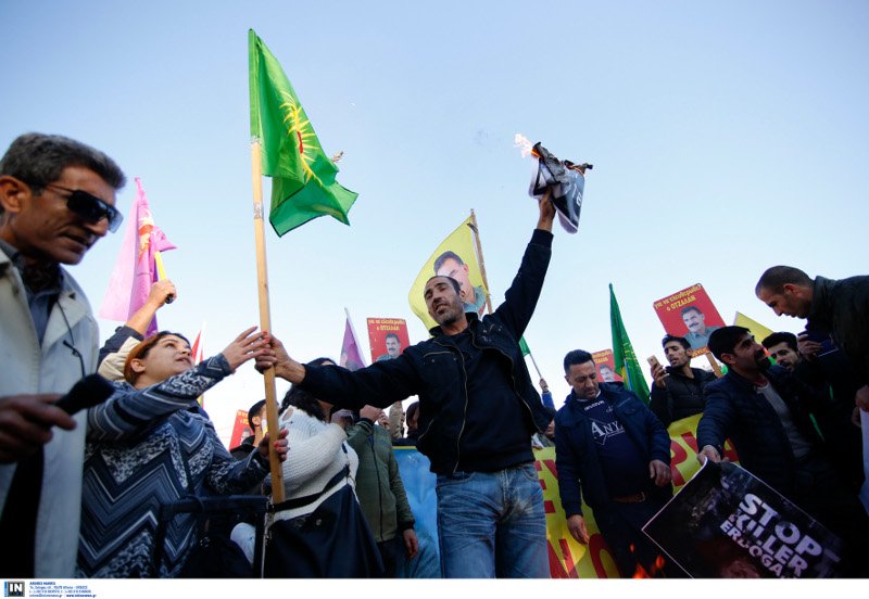 Πορεία Κούρδων στο κέντρο της Αθήνας -«Ερντογάν δικτάτορα», φώναζαν [εικόνες] | iefimerida.gr 2