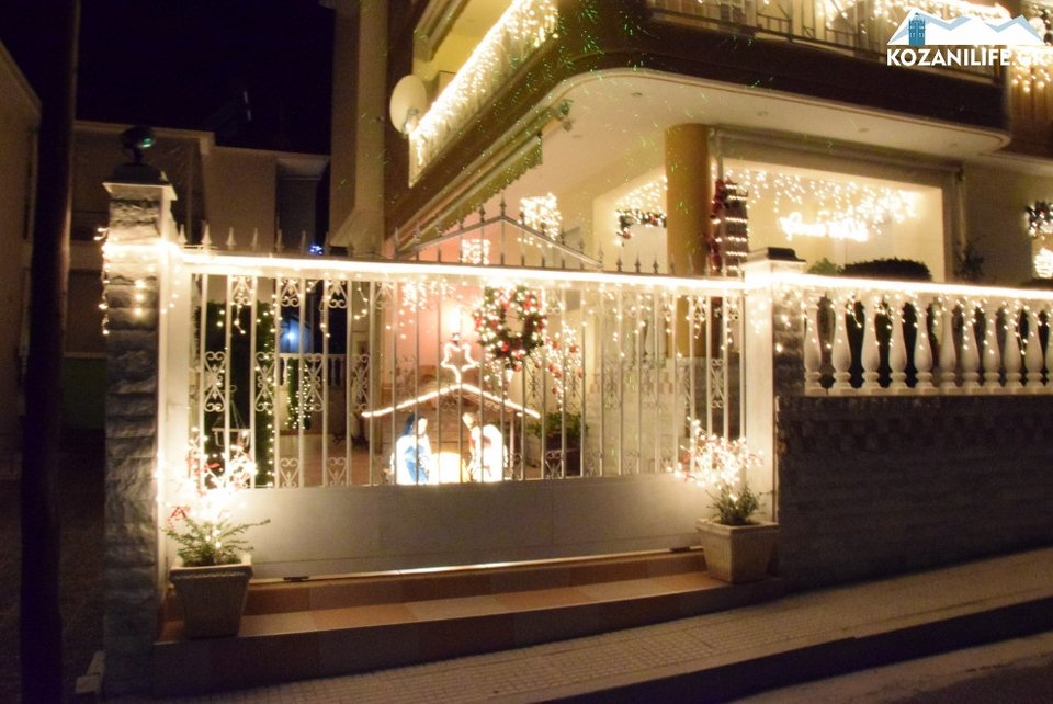 Αυτό το σπίτι στην Κοζάνη γίνεται κάθε χρόνο viral: Για τον στολισμό... υπερπαραγωγή [εικόνες & βίντεο]  | iefimerida.gr 0