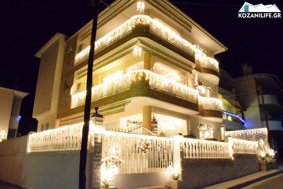 Αυτό το σπίτι στην Κοζάνη γίνεται κάθε χρόνο viral: Για τον στολισμό... υπερπαραγωγή [εικόνες & βίντεο]  | iefimerida.gr 4