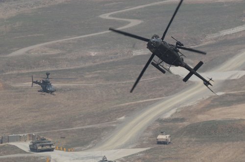 Τα «μάτια» των Apache: Η δράση των ελικοπτέρων Kiowa -Ιδανικά στο «κυνήγι» [εικόνες & βίντεο] | iefimerida.gr 0