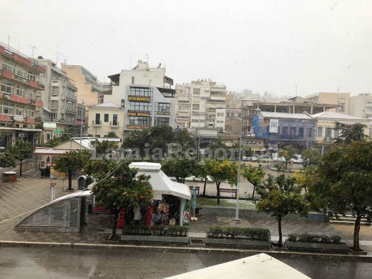 Στα λευκά «ξύπνησε» η Λάρισα -Χιονίζει μέσα στην πόλη [εικόνες & βίντεο] | iefimerida.gr 9