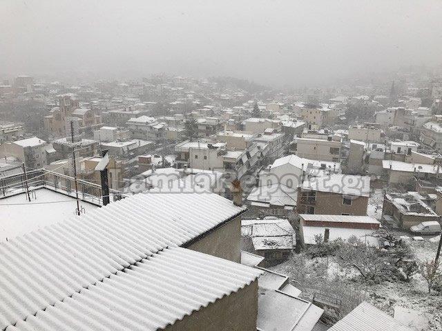 Στα λευκά «ξύπνησε» η Λάρισα -Χιονίζει μέσα στην πόλη [εικόνες & βίντεο] | iefimerida.gr 6