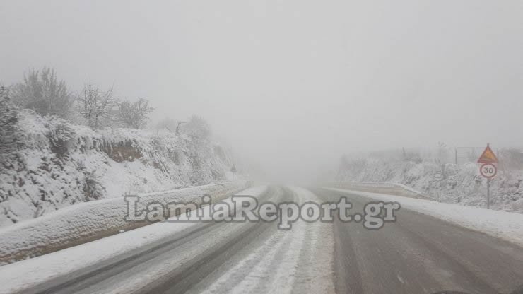 Στα λευκά «ξύπνησε» η Λάρισα -Χιονίζει μέσα στην πόλη [εικόνες & βίντεο] | iefimerida.gr 3