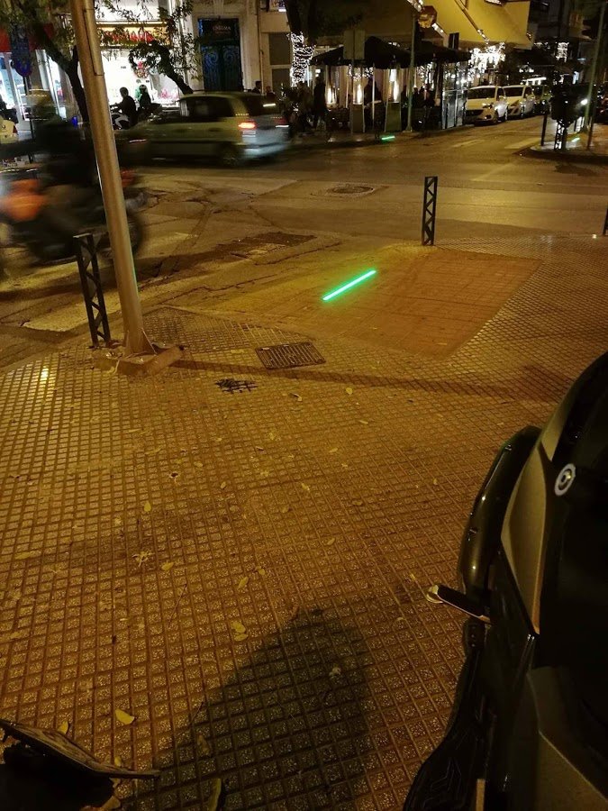 Στη Θεσσαλονίκη έβαλαν φωτεινά σημάδια στις ράμπες για τα ΑμεΑ [εικόνες]  | iefimerida.gr 0