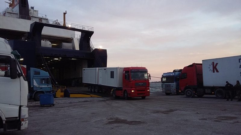 Τεταμένη η κατάσταση στη Λέσβο -Ο δήμος προσπάθησε να «μπλοκάρει» τα νέα κοντέινερ για τη Μόρια [εικόνες] | iefimerida.gr 2