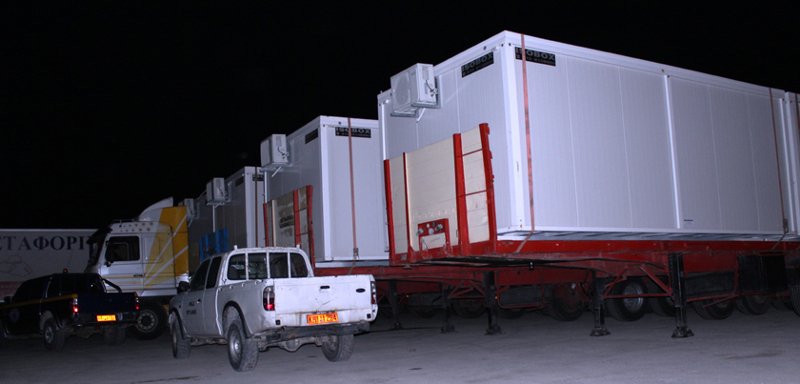 Τεταμένη η κατάσταση στη Λέσβο -Ο δήμος προσπάθησε να «μπλοκάρει» τα νέα κοντέινερ για τη Μόρια [εικόνες] | iefimerida.gr 0