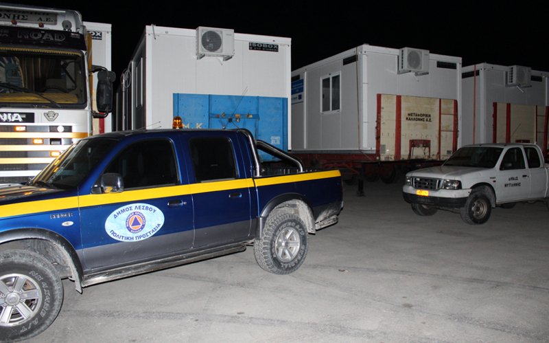 Τεταμένη η κατάσταση στη Λέσβο -Ο δήμος προσπάθησε να «μπλοκάρει» τα νέα κοντέινερ για τη Μόρια [εικόνες] | iefimerida.gr 1