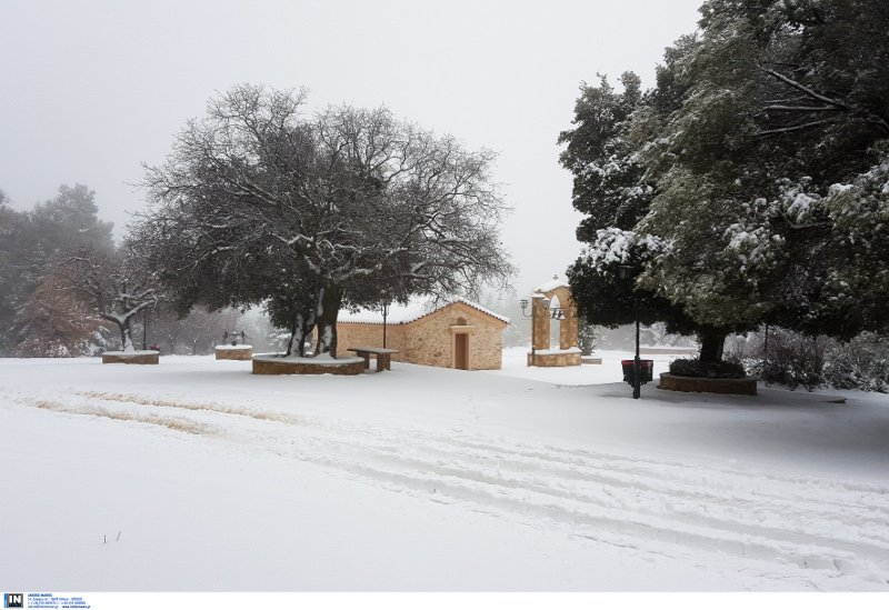 Κι όμως! Αυτή η αλπική λίμνη βρίσκεται μισή ώρα από την Ομόνοια, και τώρα είναι χιονισμένη! [εικόνες] | iefimerida.gr 0