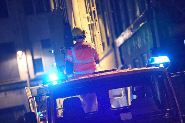 Ξέσπασε πυρκαγιά σε 12ώροφη πολυκατοικία στο Μάντσεστερ [εικόνες & βίντεο] | iefimerida.gr 0