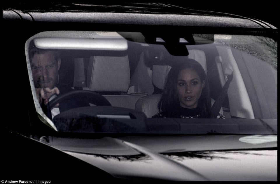 Η Μέγκαν Μαρκλ στο Μπάκιγχαμ, με Κέιτ, πρίγκιπα Τζορτζ και Σαρλότ -Με φόρεμα 300 λιρών [εικόνες] | iefimerida.gr 1