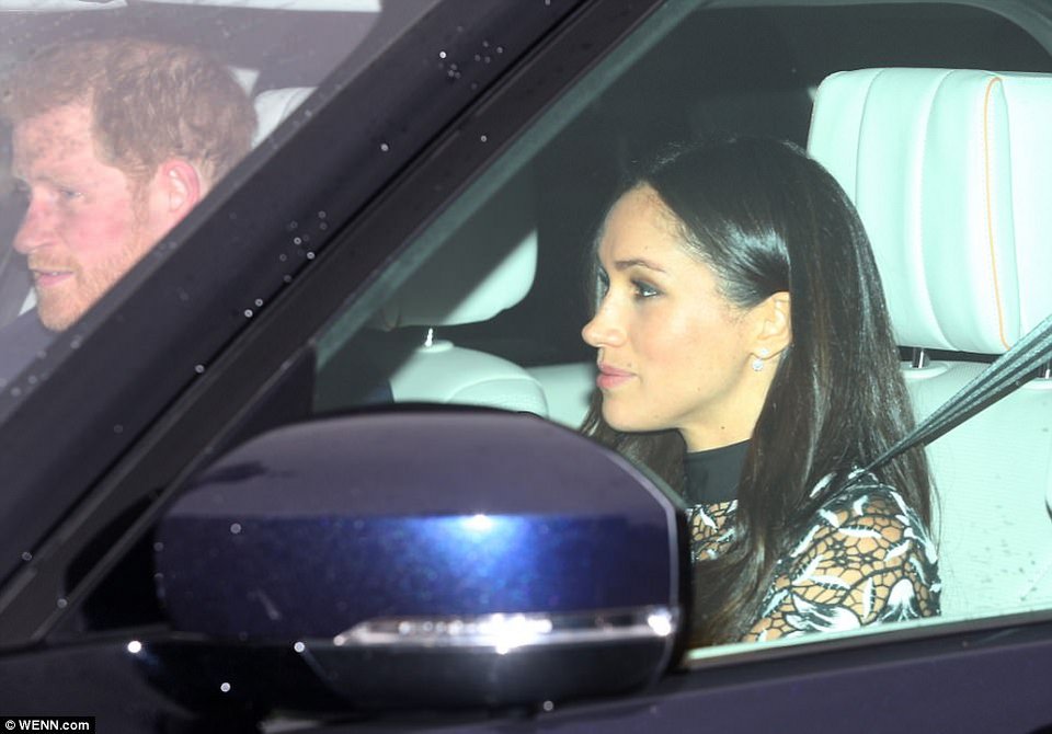 Η Μέγκαν Μαρκλ στο Μπάκιγχαμ, με Κέιτ, πρίγκιπα Τζορτζ και Σαρλότ -Με φόρεμα 300 λιρών [εικόνες] | iefimerida.gr 2