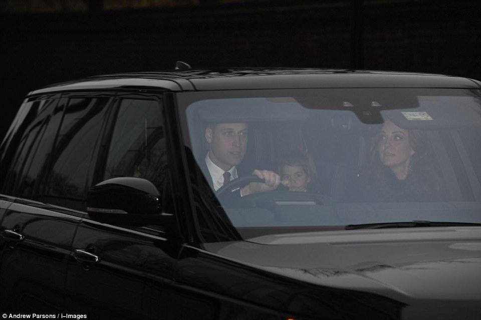 Η Μέγκαν Μαρκλ στο Μπάκιγχαμ, με Κέιτ, πρίγκιπα Τζορτζ και Σαρλότ -Με φόρεμα 300 λιρών [εικόνες] | iefimerida.gr 6