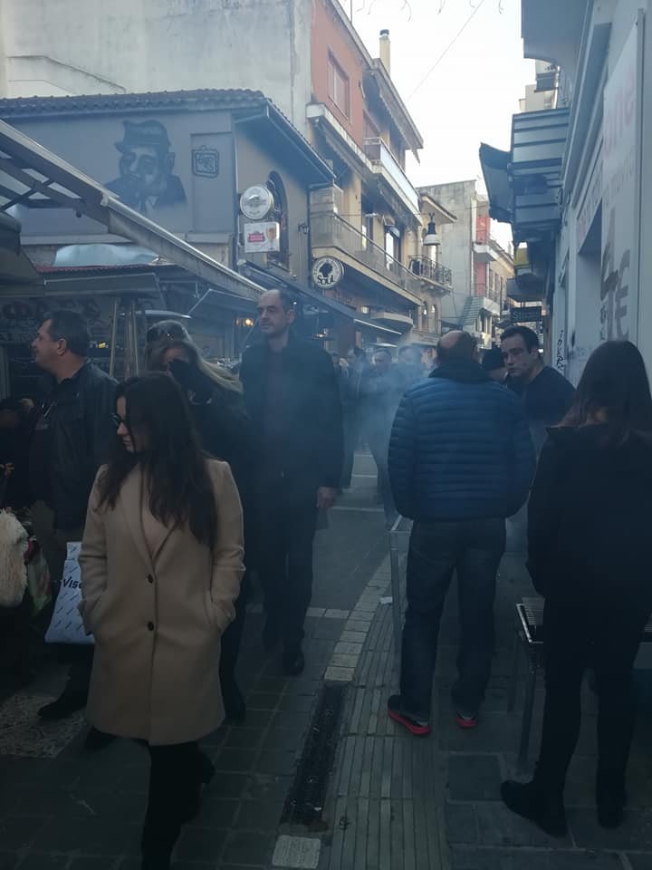 Ιωάννινα: Στους δρόμους με κλαρίνα, μεζέδες και γλέντι μέχρι πρωίας [εικόνες] | iefimerida.gr 1