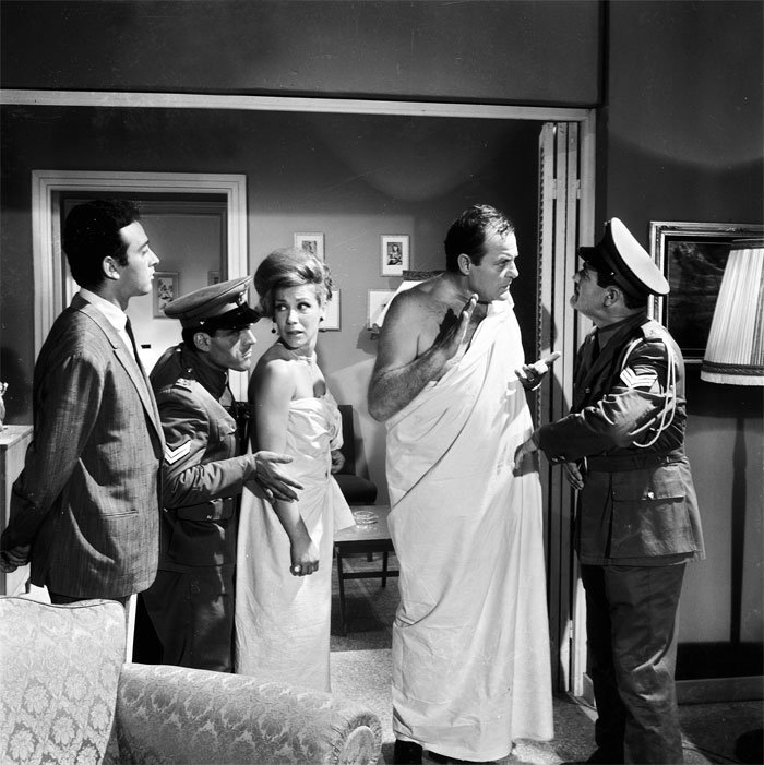 Σαν σήμερα, 1981: Η κυβέρνηση του Ανδρέα Παπανδρέου καταργεί την ποινή φυλάκισης για μοιχεία | iefimerida.gr 1