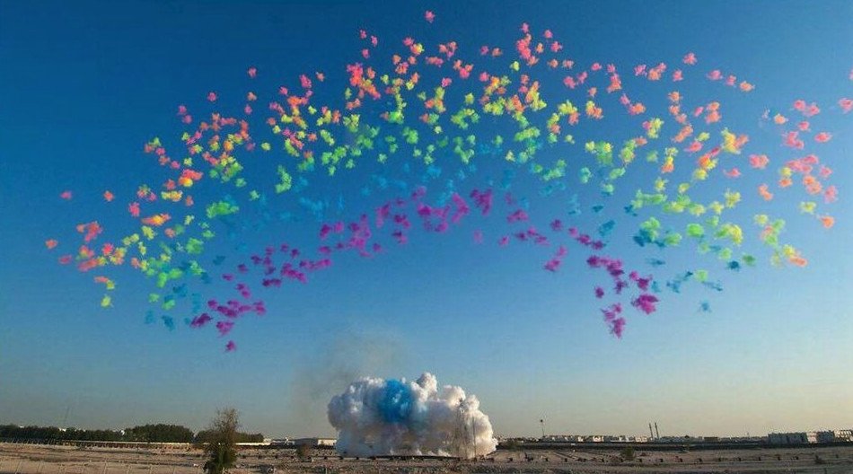 Eνα πολύχρωμο μανιτάρι κάλυψε τον ουρανό του Σικάγο [εικόνες & βίντεο]  | iefimerida.gr 3