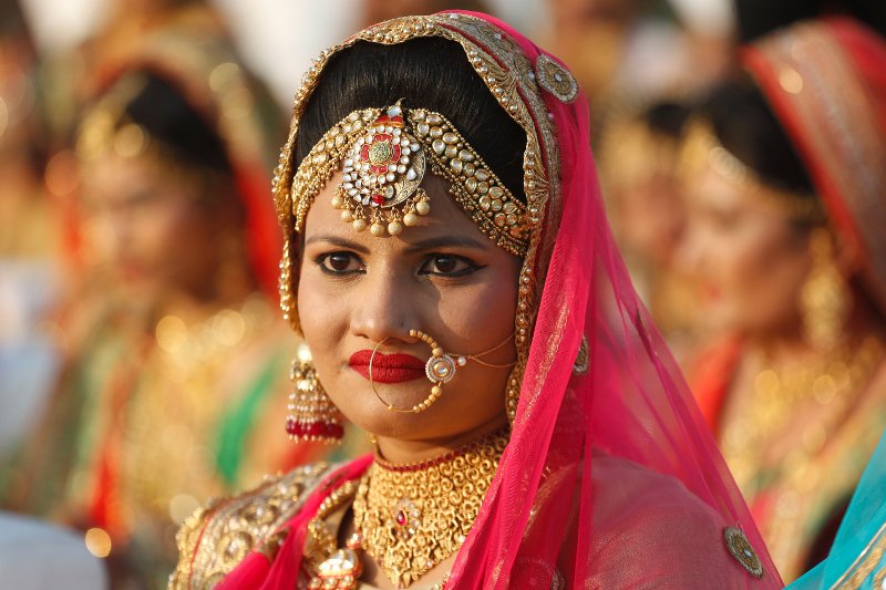 Εμπορος διαμαντιών πάντρεψε 251 ζευγάρια στην Ινδία και τους χάρισε πανάκριβα δώρα [εικόνες] | iefimerida.gr 6