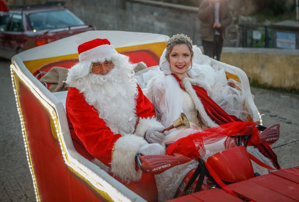 Παραμυθένιος γάμος στην Κεφαλονιά -Τη νύφη την πήγε ο Αγιος Βασίλης με έλκηθρο [εικόνες] | iefimerida.gr 0