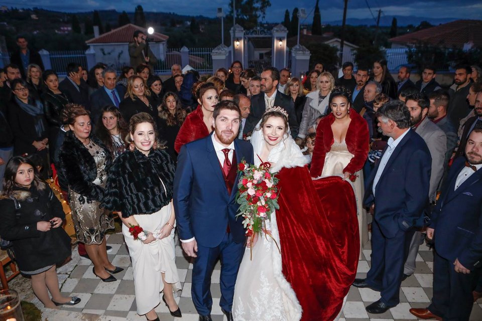 Παραμυθένιος γάμος στην Κεφαλονιά -Τη νύφη την πήγε ο Αγιος Βασίλης με έλκηθρο [εικόνες] | iefimerida.gr 4