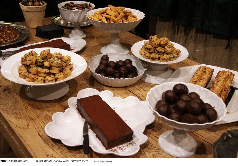 Ο Στέλιος Παρλιάρος μοιράζεται τις τοπ συνταγές του και τα μυστικά του για τέλεια μελομοκάρονα, κουραμπιέδες, βασιλόπιτα [εικόνες] | iefimerida.gr 2