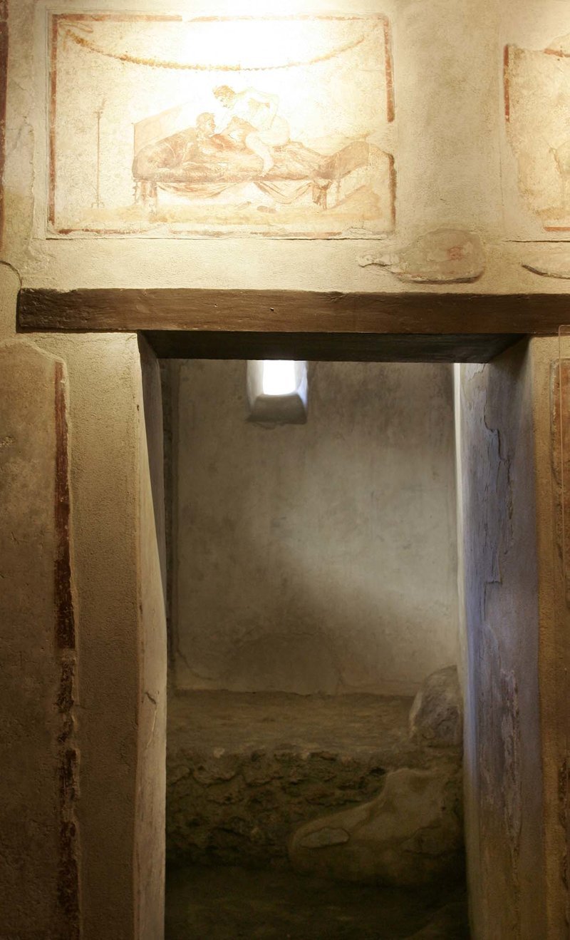 Τι μαρτυρούν οι τοιχογραφίες για το πληρωμένο σεξ στην αρχαία Πομπηία [εικόνες] | iefimerida.gr 2