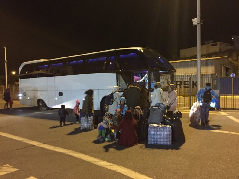 Εφτασαν στην Κρήτη 262 πρόσφυγες από τη Λέσβο [εικόνες] | iefimerida.gr 1