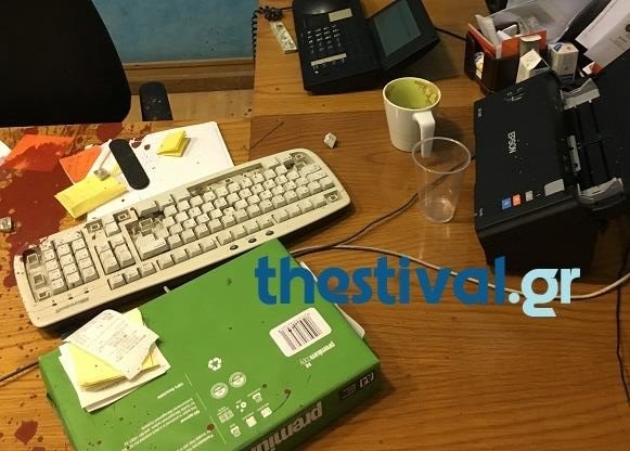 Κουκουλοφόροι τα έκαναν γυαλιά καρφιά στην πρυτανεία του ΠΑΜΑΚ -Εσπασαν υπολογιστές και γραφεία [εικόνες] | iefimerida.gr 2