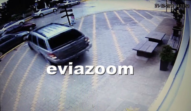 Εύβοια: Αυτοκίνητο «μπούκαρε» με την όπισθεν σε κατάστημα -Δύο ελαφρά τραυματίες [εικόνες & βίντεο] | iefimerida.gr 0