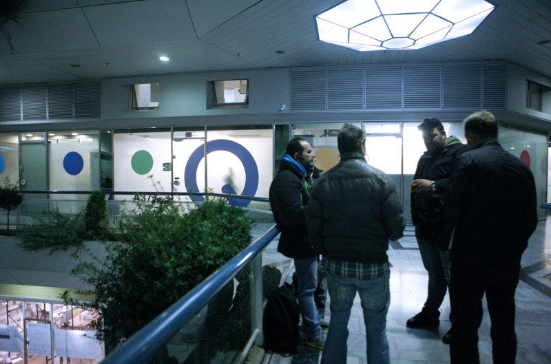 Επίθεση αναρχικών σε εταιρεία του εξαδέλφου Τσακαλώτου [εικόνες] | iefimerida.gr 2