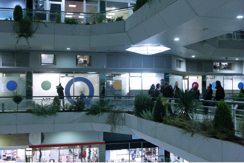 Επίθεση αναρχικών σε εταιρεία του εξαδέλφου Τσακαλώτου [εικόνες] | iefimerida.gr 1