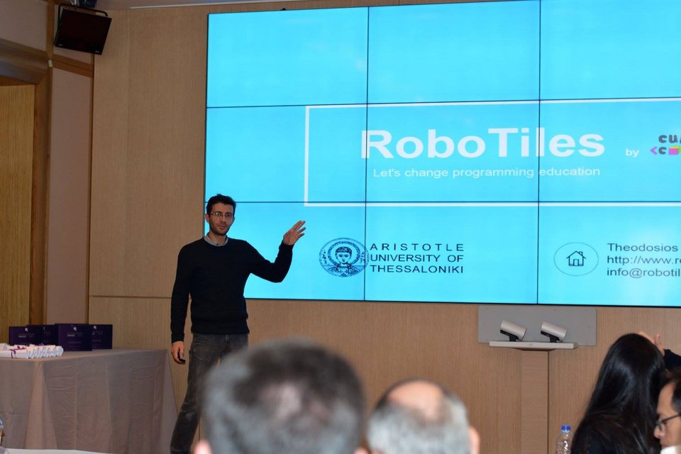 Βραβείο σε φοιτητές του ΑΠΘ -Δημιούργησαν ένα καινοτόμο εκπαιδευτικό παιχνίδι αφής [εικόνες]   | iefimerida.gr 2