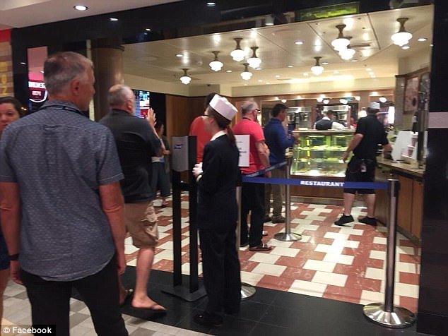 Κρουζιέρα-εφιάλτης για 200 επιβάτες- Επαθαν γαστρεντερίτιδα στη μέση του πουθενά [εικόνες] | iefimerida.gr 4