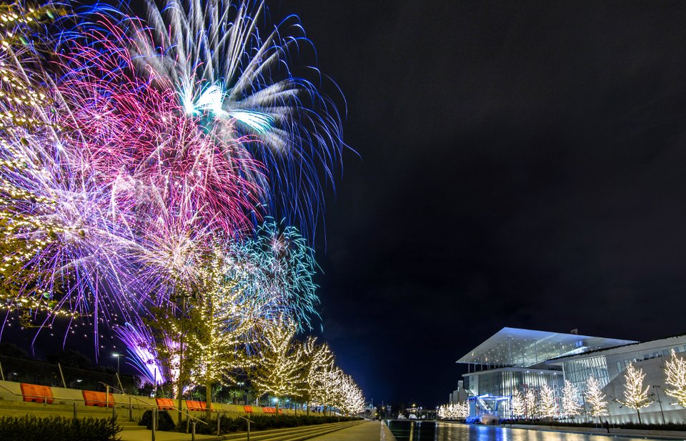 Πρωτοχρονιά στο Κέντρο Πολιτισμού Ιδρυμα Νιάρχος -Πυροτεχνήματα, DJs, νυχτερινός αγώνας δρόμου [εικόνες] | iefimerida.gr 1