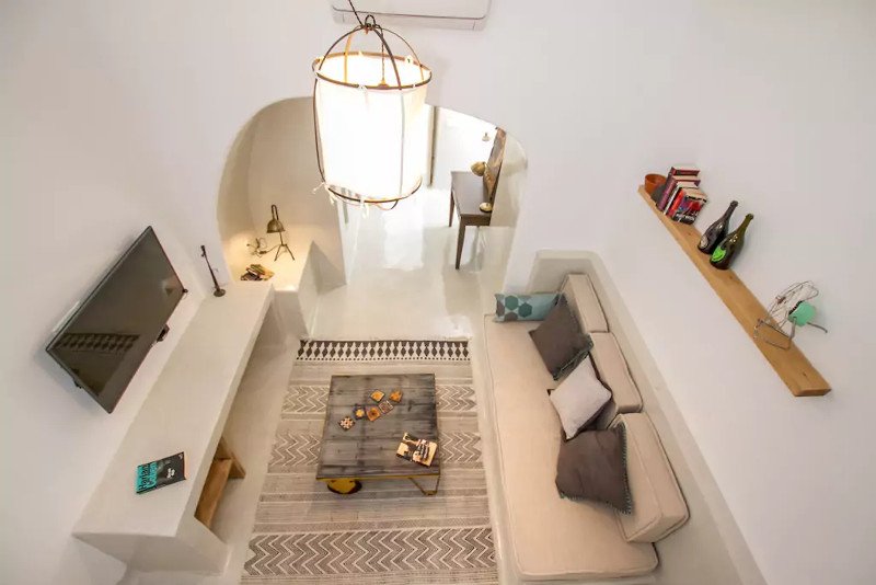 Αυτό το σπίτι-σπηλιά στη Σαντορίνη είναι στα 5 πιο δημοφιλή της Airbnb στον κόσμο [εικόνες]  | iefimerida.gr 4