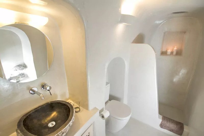 Αυτό το σπίτι-σπηλιά στη Σαντορίνη είναι στα 5 πιο δημοφιλή της Airbnb στον κόσμο [εικόνες]  | iefimerida.gr 12