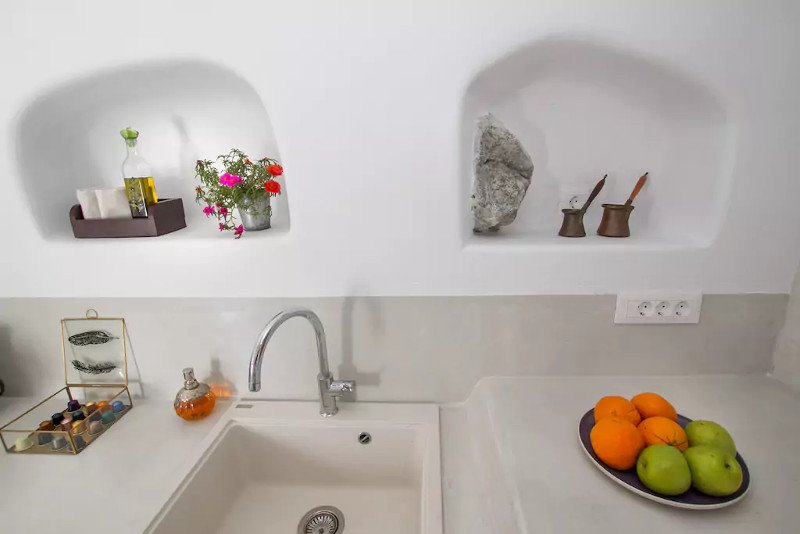 Αυτό το σπίτι-σπηλιά στη Σαντορίνη είναι στα 5 πιο δημοφιλή της Airbnb στον κόσμο [εικόνες]  | iefimerida.gr 11