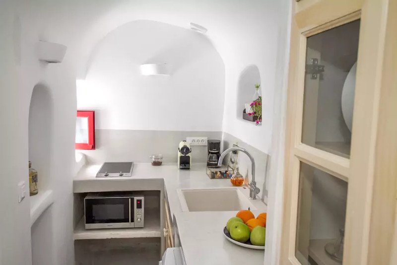 Αυτό το σπίτι-σπηλιά στη Σαντορίνη είναι στα 5 πιο δημοφιλή της Airbnb στον κόσμο [εικόνες]  | iefimerida.gr 10