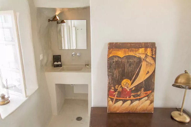 Αυτό το σπίτι-σπηλιά στη Σαντορίνη είναι στα 5 πιο δημοφιλή της Airbnb στον κόσμο [εικόνες]  | iefimerida.gr 9