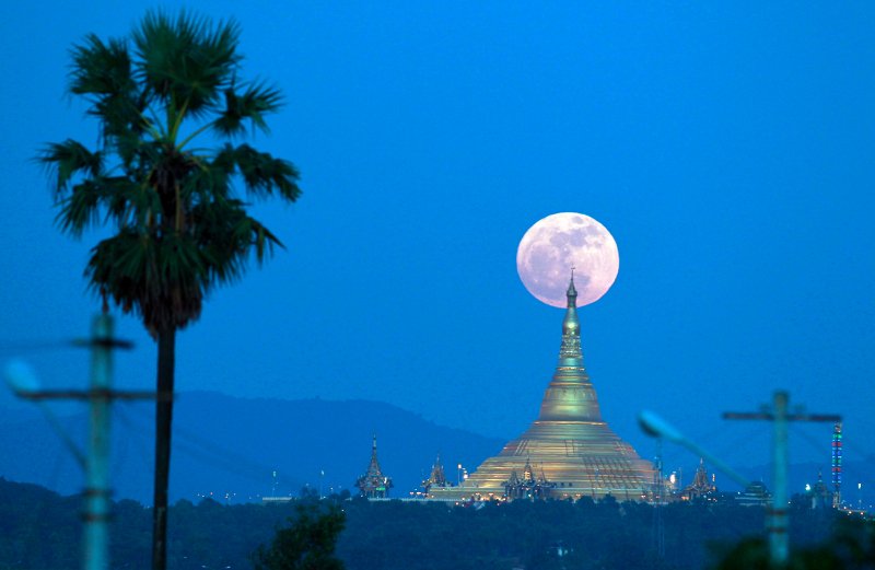 Εντυπωσιακές φωτογραφίες ανά τον κόσμο από το μεγαλύτερο φεγγάρι του 2017 [εικόνες] | iefimerida.gr 3