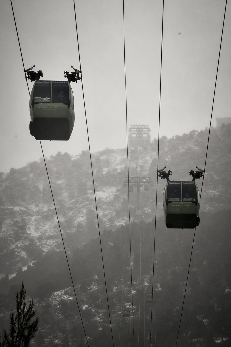 Βόλτα στην Πάρνηθα με το τελεφερίκ -Χιονισμένο τοπίο στην «αθηναϊκή εξοχή» [εικόνες] | iefimerida.gr 1