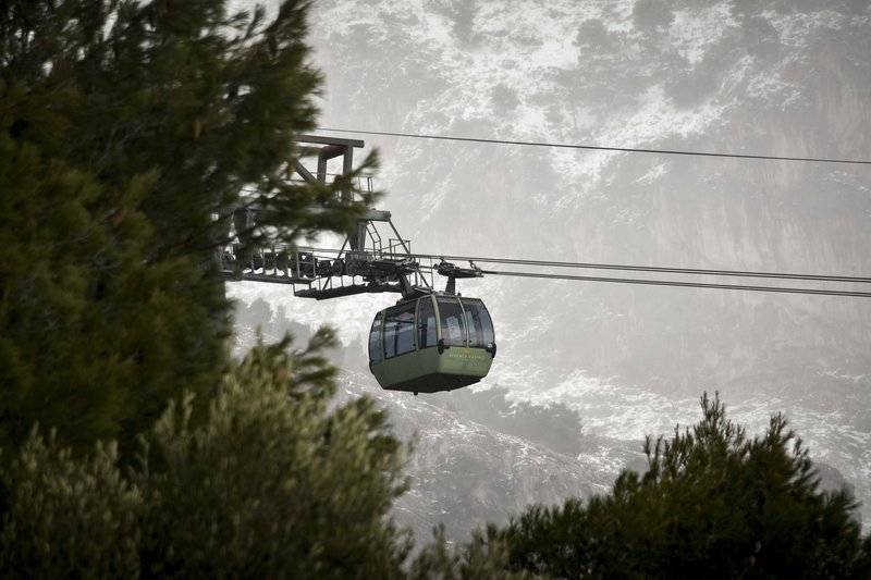 Βόλτα στην Πάρνηθα με το τελεφερίκ -Χιονισμένο τοπίο στην «αθηναϊκή εξοχή» [εικόνες] | iefimerida.gr 4