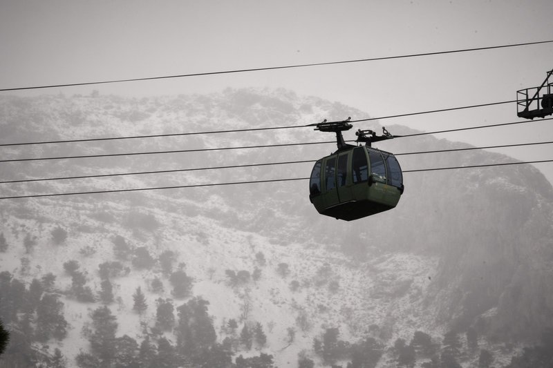 Βόλτα στην Πάρνηθα με το τελεφερίκ -Χιονισμένο τοπίο στην «αθηναϊκή εξοχή» [εικόνες] | iefimerida.gr 3