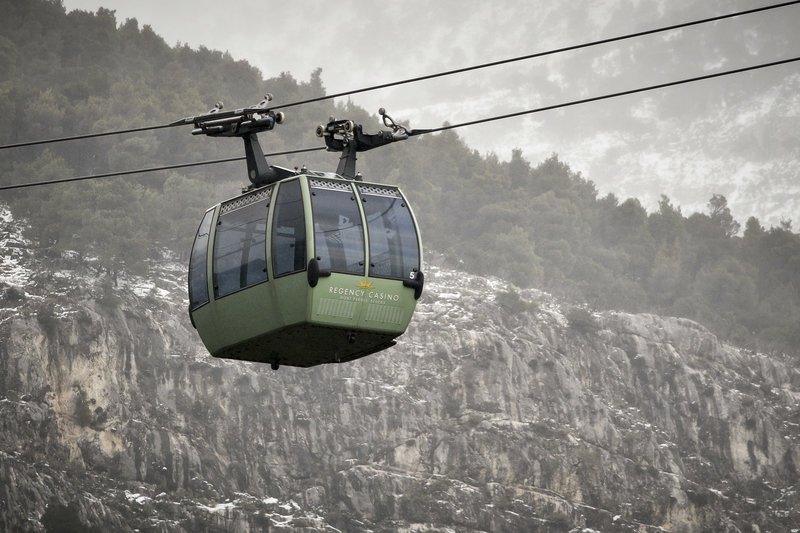 Βόλτα στην Πάρνηθα με το τελεφερίκ -Χιονισμένο τοπίο στην «αθηναϊκή εξοχή» [εικόνες] | iefimerida.gr 0