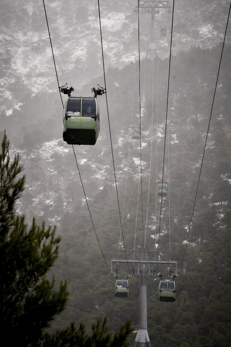 Βόλτα στην Πάρνηθα με το τελεφερίκ -Χιονισμένο τοπίο στην «αθηναϊκή εξοχή» [εικόνες] | iefimerida.gr 2